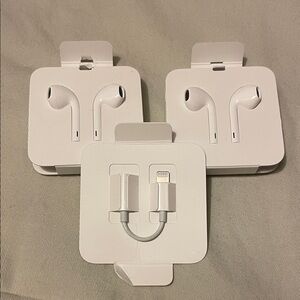 Apple White EarPods with Lightning Adapter